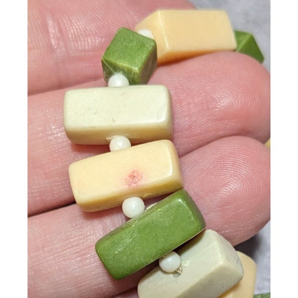 Vintage 1920s Celluloid/Bakelite Green Beaded Necklace - Picture 12 of 12